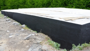 Kellerabdichtung mit schwarzer Wanne